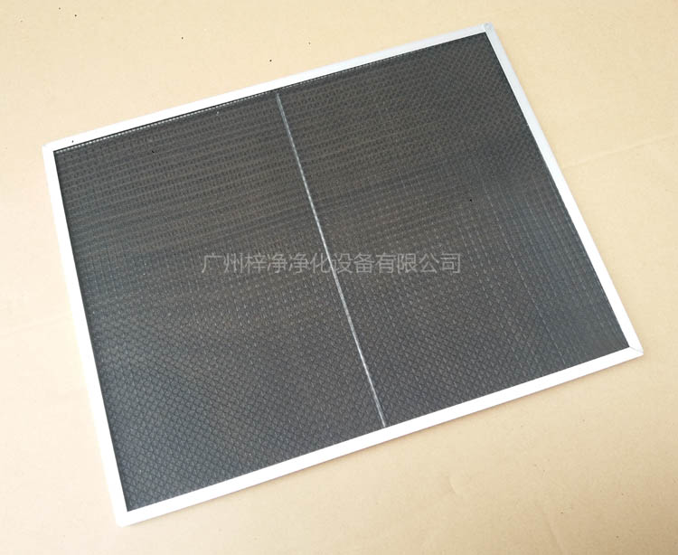 尼龍網(wǎng)初效過濾器骨架采用直徑為6mm的鐵絲焊接處理,目的防止過濾器變形。