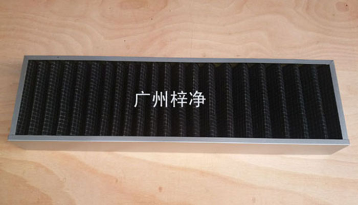 活性碳過濾器廣泛用于化學、制藥、食品、娛樂場所、需要凈化空氣的場所， 有害氣體如苯、甲醛、氨氣等的吸附脫除 溶劑的回收 ，采用活性炭氈比表面積大，吸附能力強，迅速處理各種有害氣體, 有效潔凈空氣對氣味的控制。